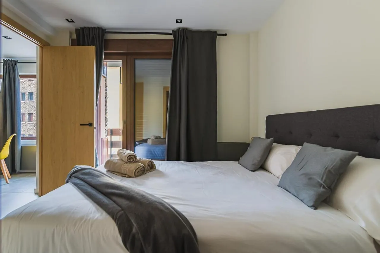 Mikka Clos Soldeu Apartment