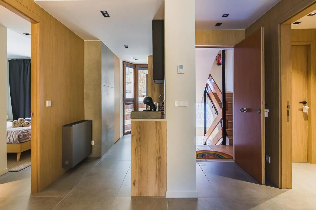 Mikka Clos Soldeu Apartment