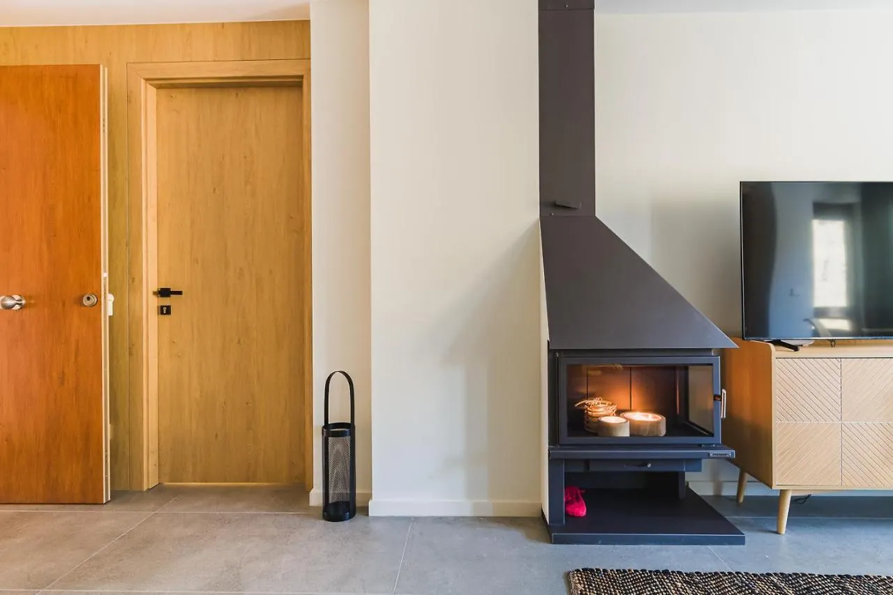 Mikka Clos Soldeu Apartment